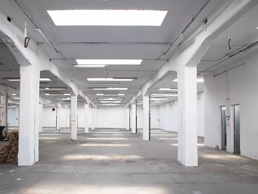 Immagine 9 di Capannone industriale in vendita  in Via Sansovino a Torino