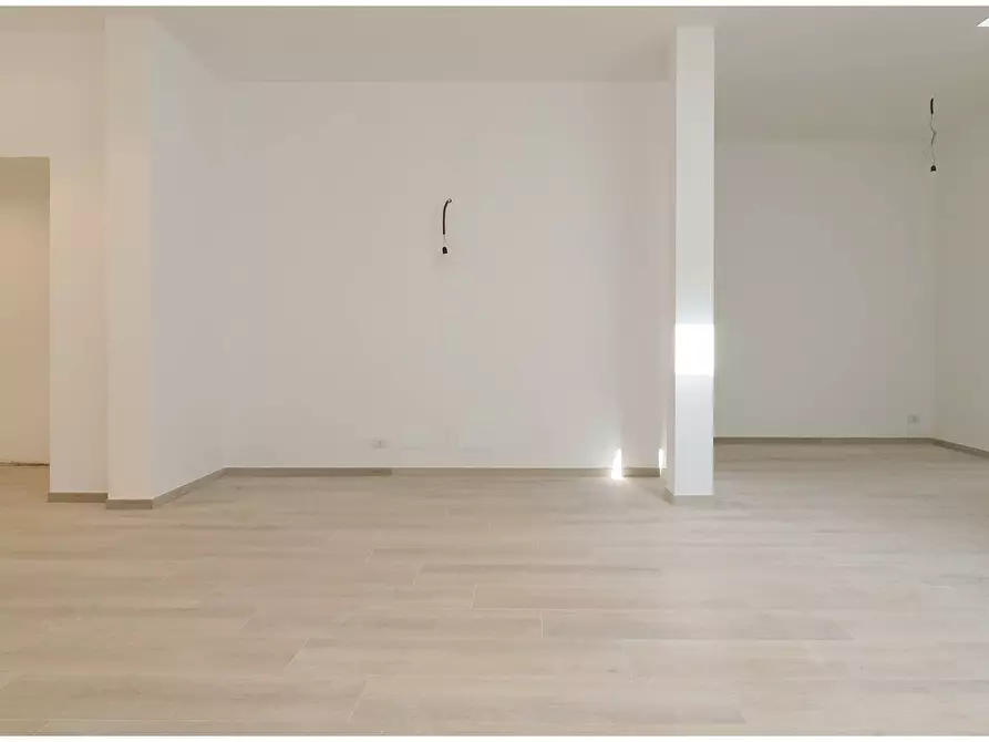 Immagine 16 di Loft/Open space in vendita  in CORSO LECCE a Torino