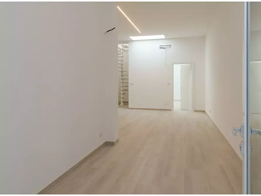 Immagine 25 di Loft/Open space in vendita  in CORSO LECCE a Torino