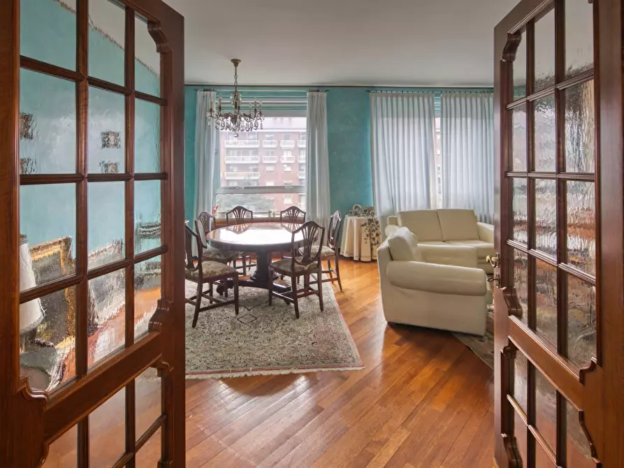 Immagine 4 di Appartamento in vendita  in corso Montecucco a Torino