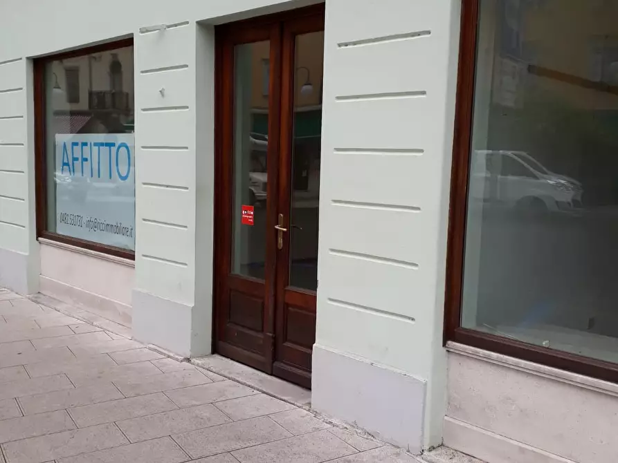 Immagine 1 di Negozio in affitto  in piazza cavour a Gorizia