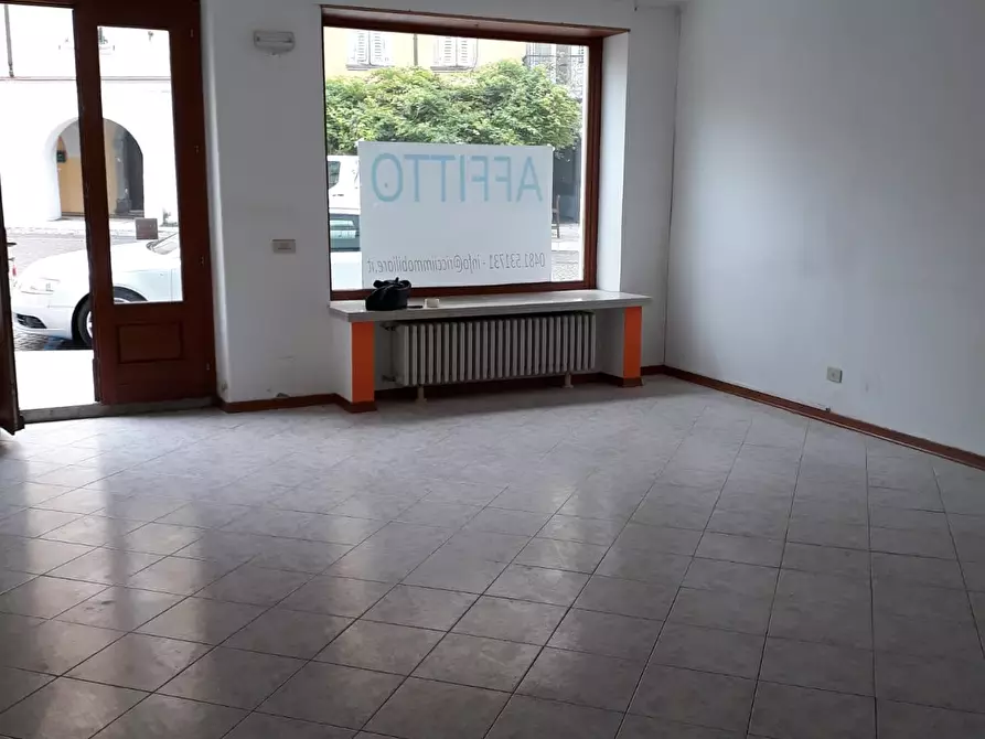 Immagine 11 di Negozio in affitto  in piazza cavour a Gorizia