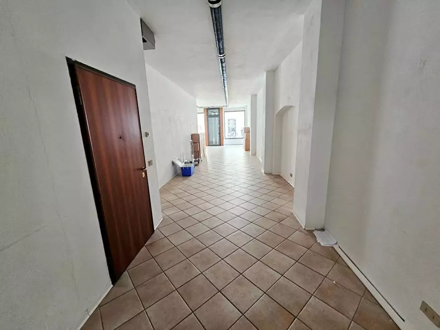 Immagine 6 di Negozio in affitto  in via Garibaldi a Gorizia