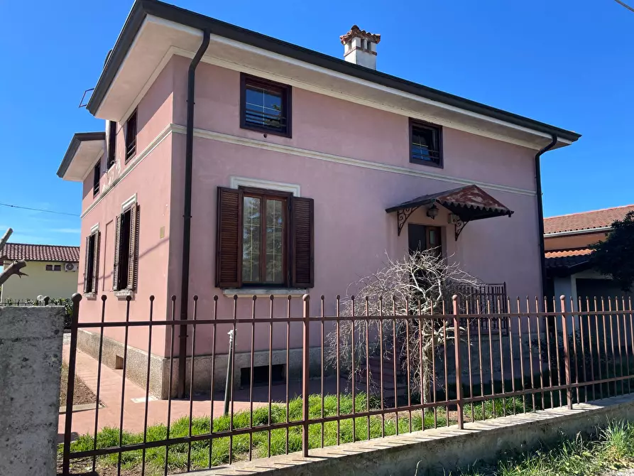 Immagine 1 di Villa in vendita  in VIA CAVALLEGGERI DI LODI a Gorizia