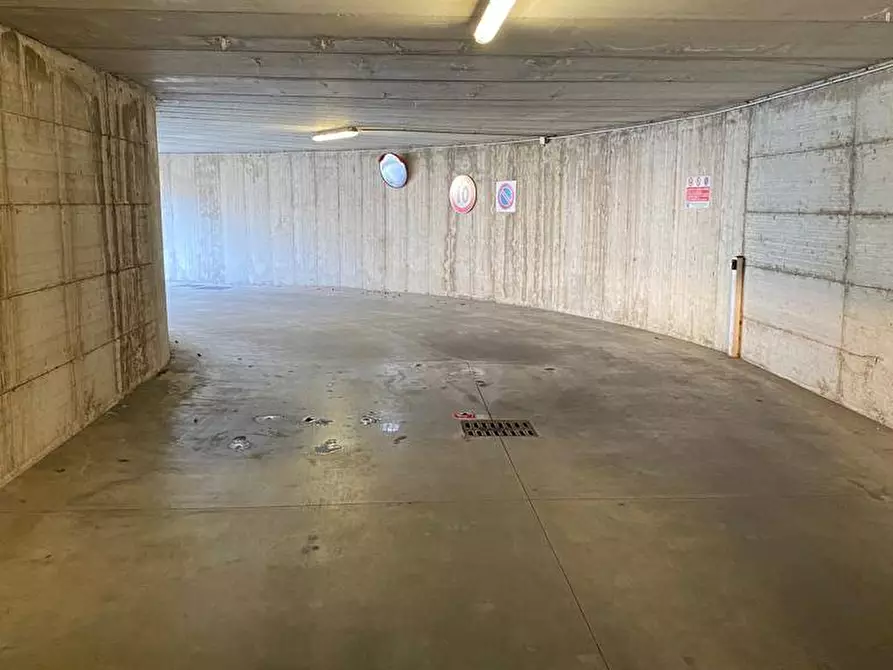 Immagine 3 di Box auto in vendita  in VIA DEGLI ALPINI a Merate