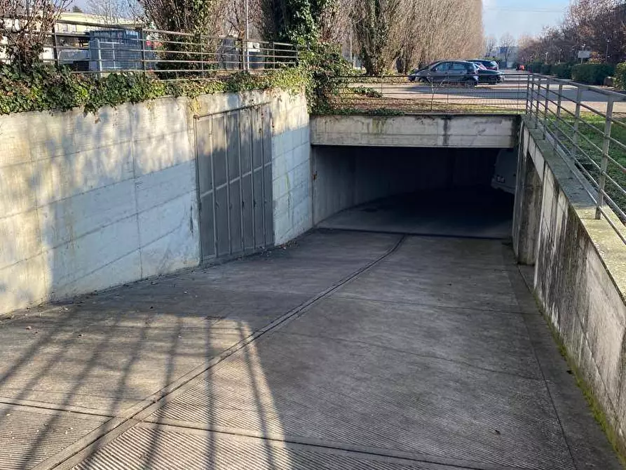 Immagine 2 di Box auto in vendita  in Via degli alpini a Merate