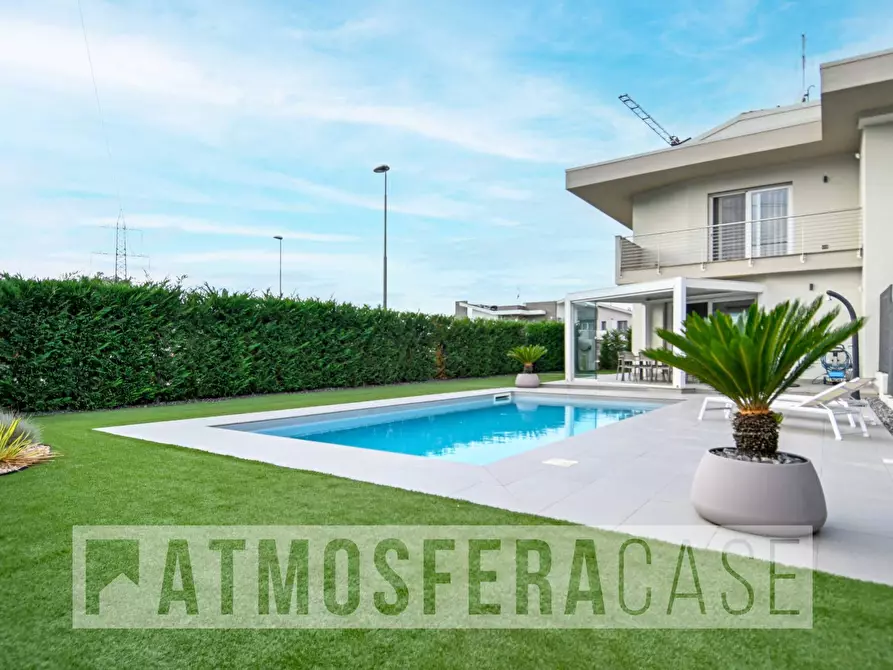 Immagine 2 di Villa in vendita  in VIA DOPPOLI a Zandobbio