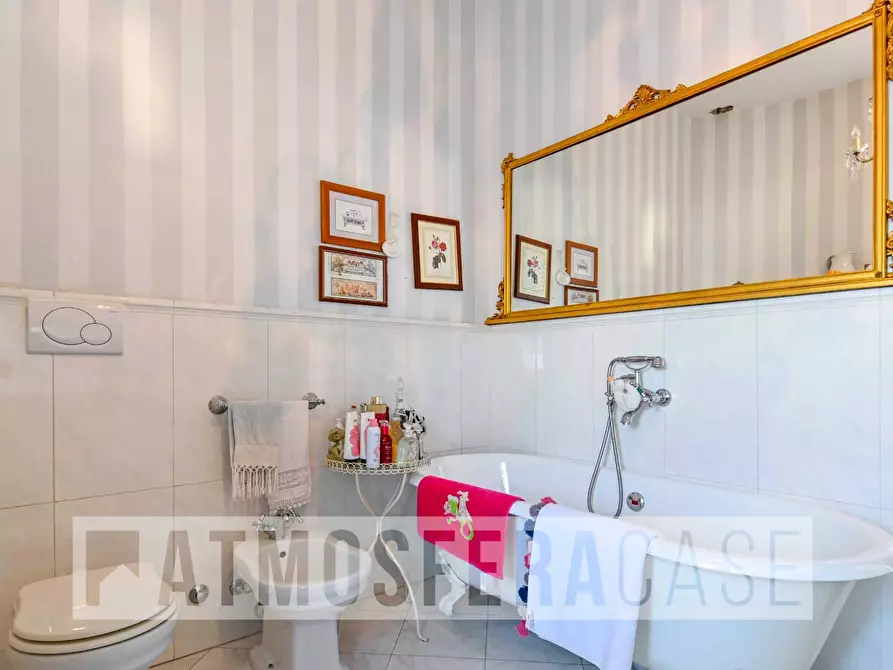 Immagine 13 di Appartamento in vendita  in VIA FRIZZONI a Bergamo