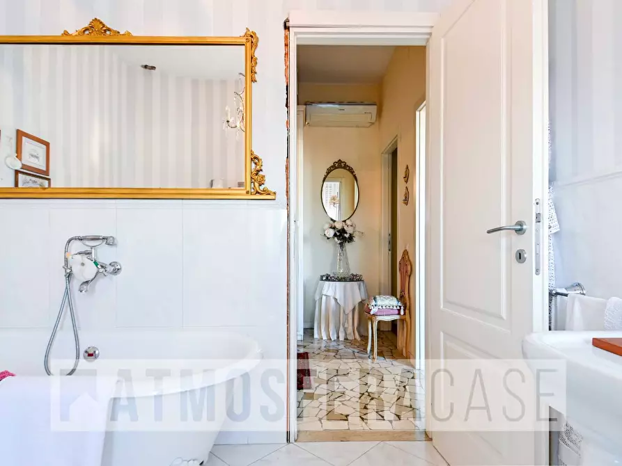 Immagine 14 di Appartamento in vendita  in VIA FRIZZONI a Bergamo