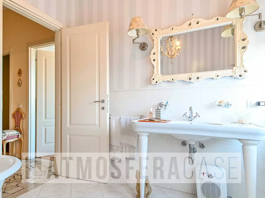 Immagine 15 di Appartamento in vendita  in VIA FRIZZONI a Bergamo