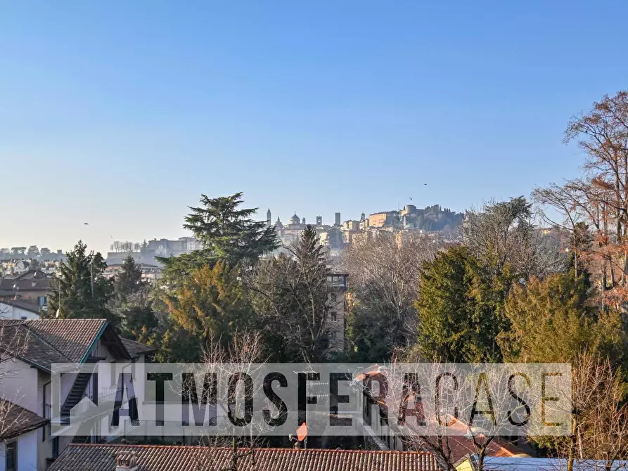 Immagine 1 di Appartamento in vendita  in VIA FRIZZONI a Bergamo