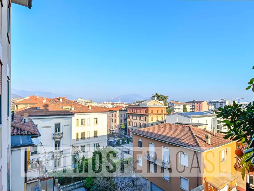 Immagine 17 di Appartamento in vendita  in VIA FRIZZONI a Bergamo