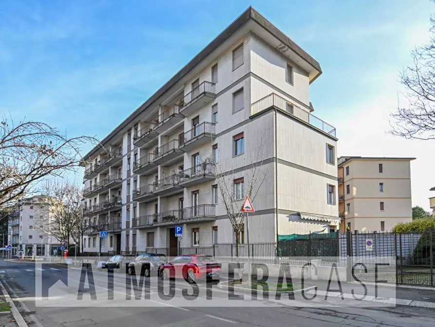 Immagine 1 di Appartamento in vendita  in Via Giulio Crescenzi a Bergamo