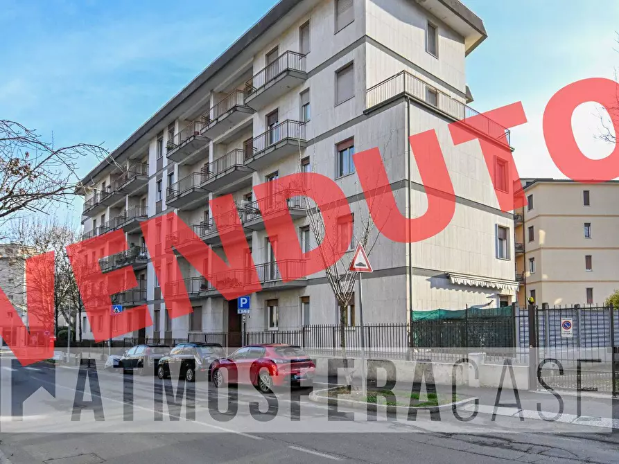 Immagine 1 di Appartamento in vendita  in Via Giulio Crescenzi a Bergamo