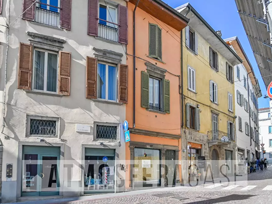 Immagine 1 di Appartamento in vendita  in Via Sant'alessandro a Bergamo