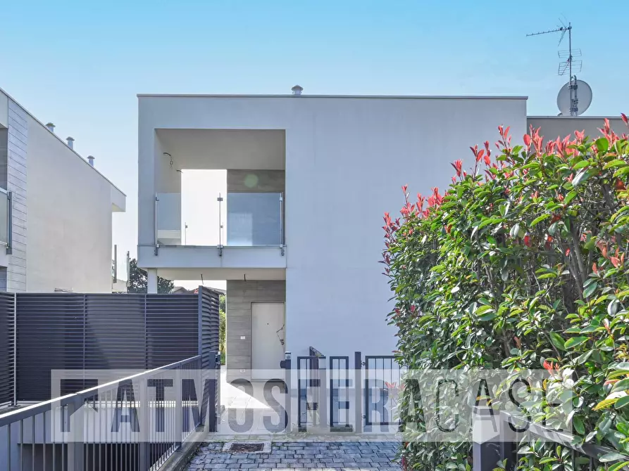 Immagine 1 di Villa in vendita  in Via Udine a Treviolo