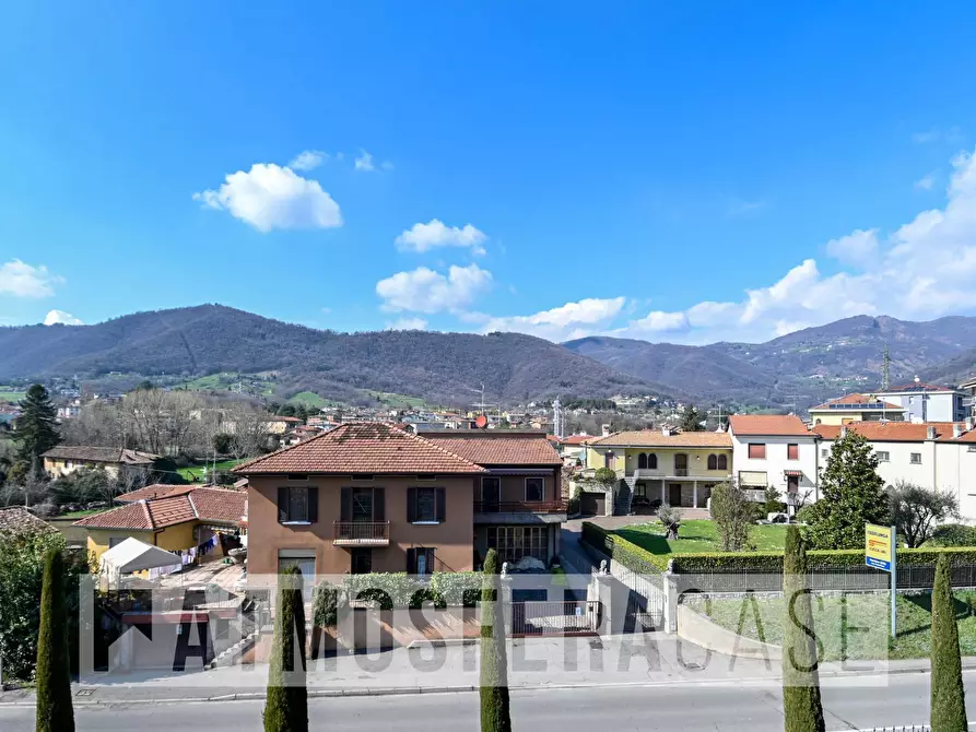 Immagine 17 di Appartamento in vendita  in Via Lombardia a Alzano Lombardo