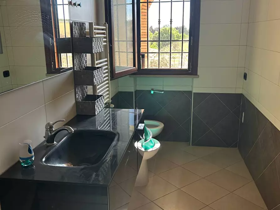 Immagine 29 di Villetta a schiera in vendita  in VIA SVETONIA a Guidonia Montecelio