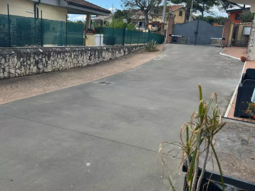 Immagine 21 di Villetta a schiera in vendita  in VIA SVETONIA a Guidonia Montecelio