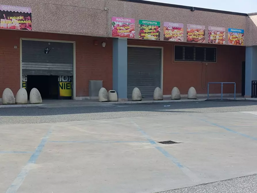 Immagine 24 di Locale commerciale in affitto  in VIA DELLE CALLE a Guidonia Montecelio