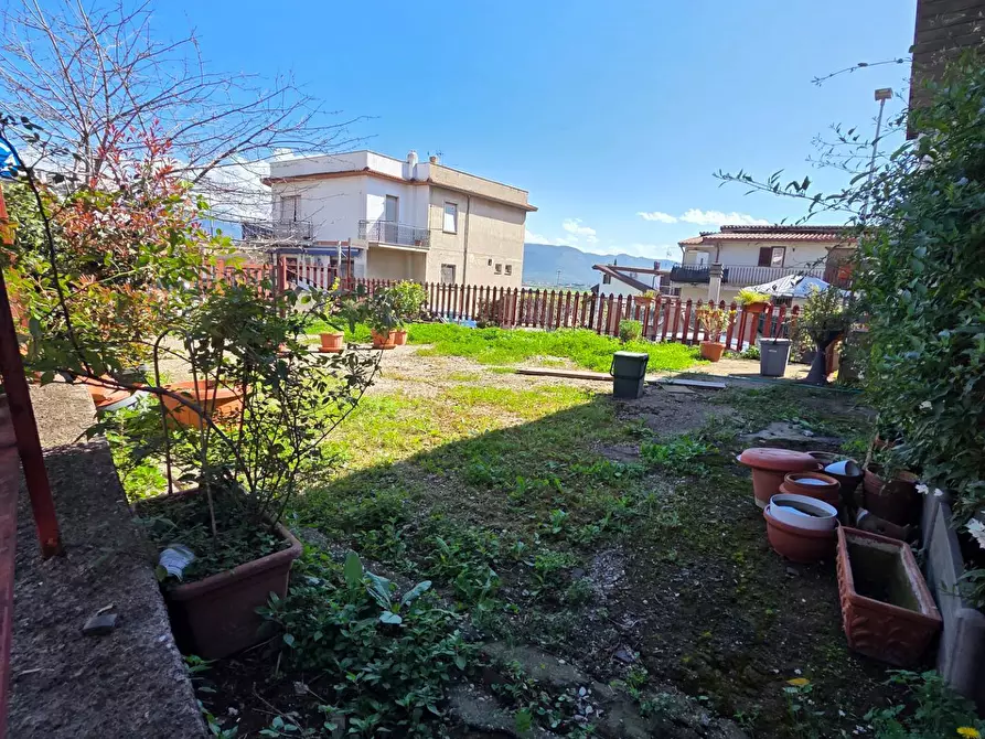 Immagine 5 di Locale commerciale in vendita  in via di collefiorito a Guidonia Montecelio