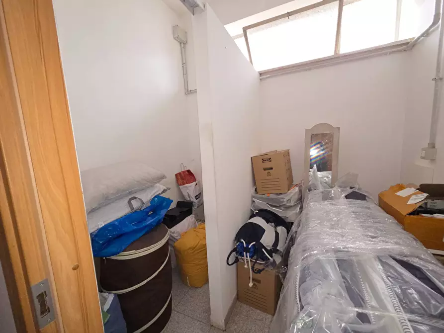 Immagine 28 di Locale commerciale in vendita  in via di collefiorito a Guidonia Montecelio