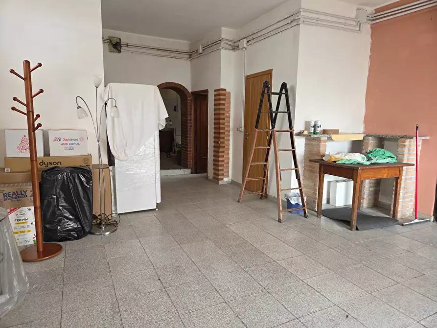 Immagine 9 di Locale commerciale in vendita  in via di collefiorito a Guidonia Montecelio