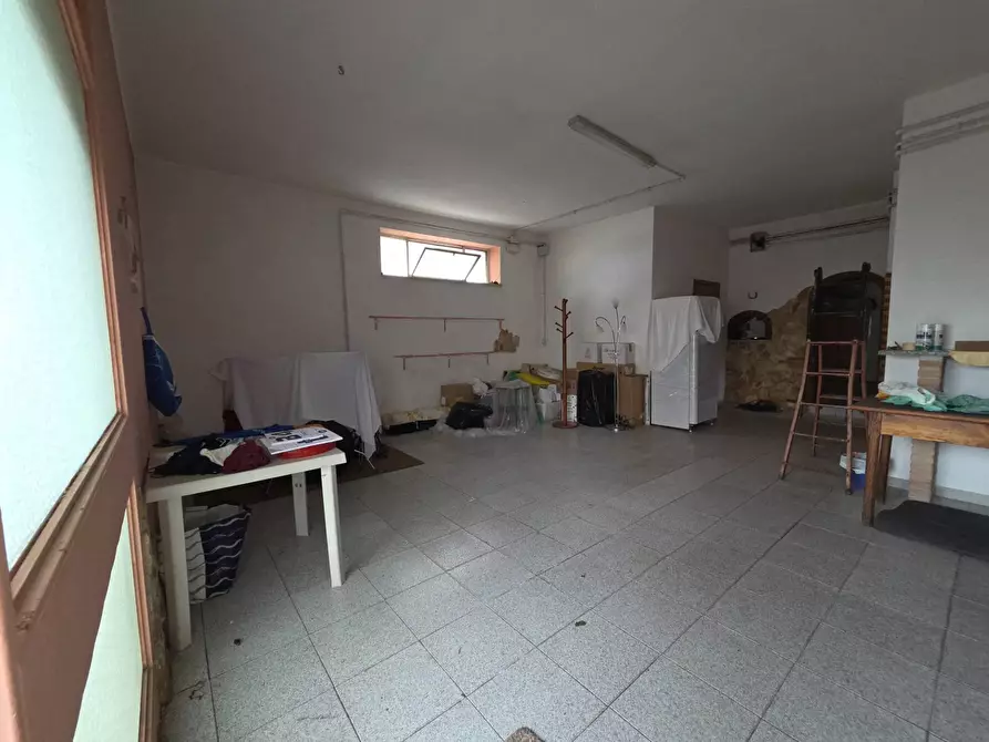 Immagine 15 di Locale commerciale in vendita  in via di collefiorito a Guidonia Montecelio