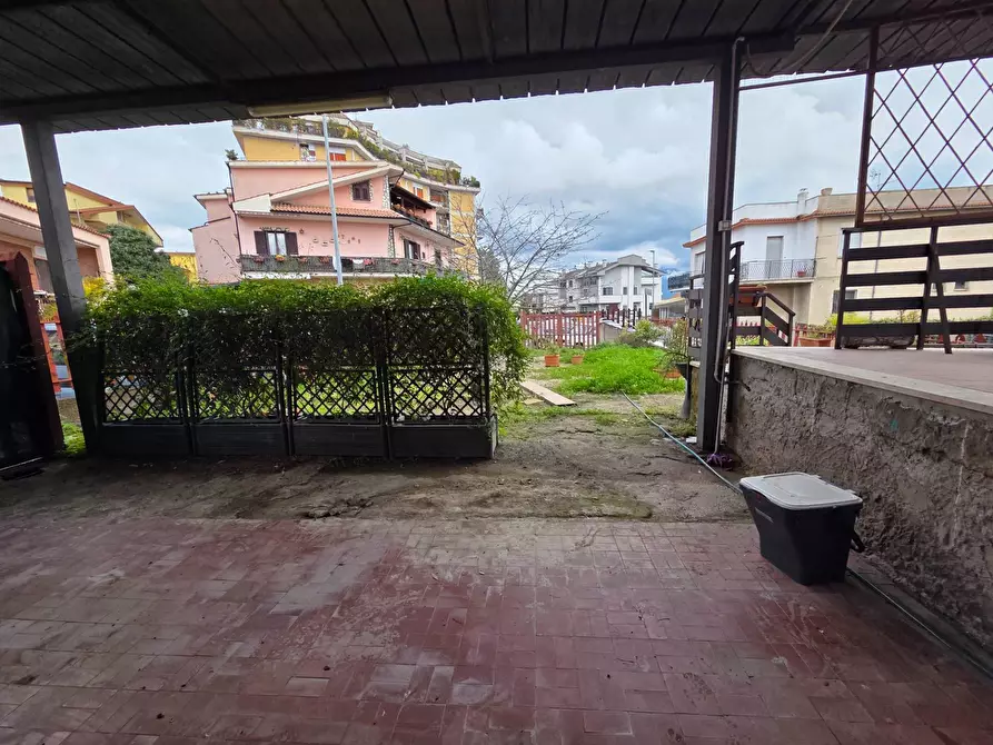 Immagine 4 di Locale commerciale in vendita  in via di collefiorito a Guidonia Montecelio