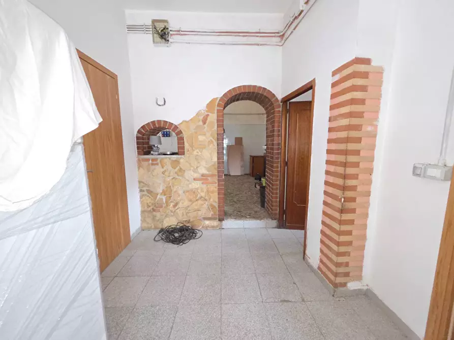 Immagine 6 di Locale commerciale in vendita  in via di collefiorito a Guidonia Montecelio