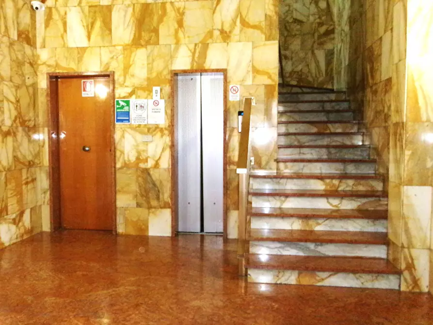 Immagine 21 di Ufficio in vendita  in PIAZZA GOBETTI a Ferrara