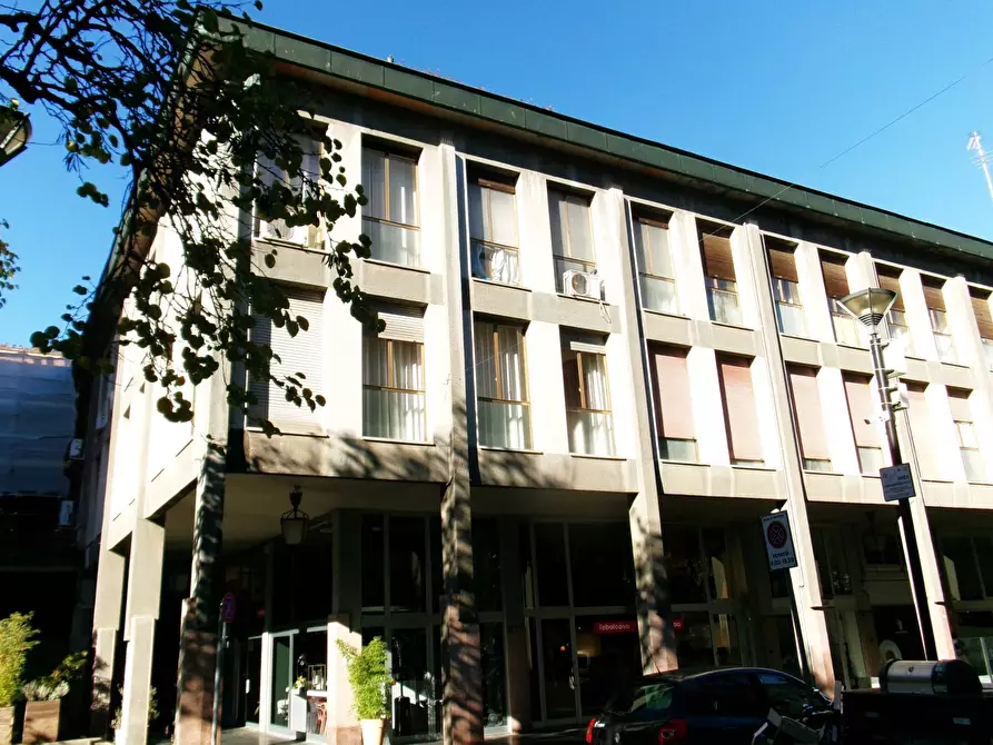 Immagine 1 di Ufficio in vendita  in PIAZZA GOBETTI a Ferrara
