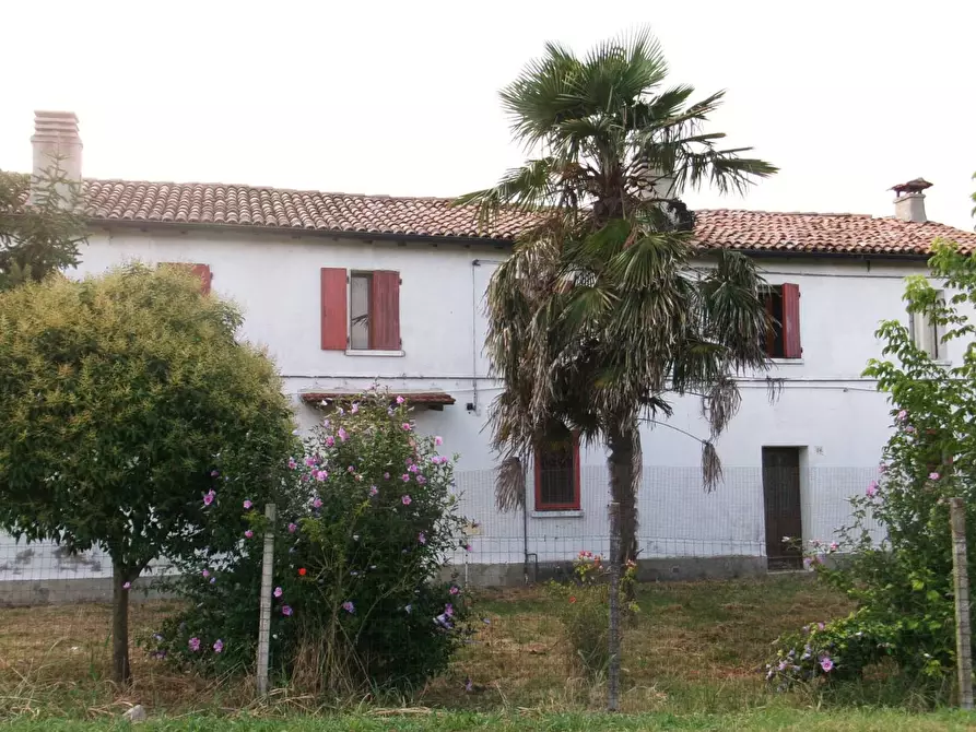 Immagine 1 di Casa indipendente in vendita  in VIA PACCHENIA a Ferrara