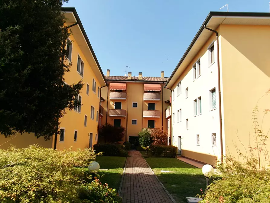 Immagine 1 di Appartamento in vendita  in VIA PONTEGRADELLA a Ferrara