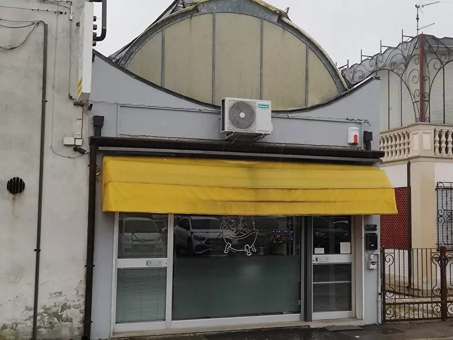 Immagine 27 di Locale commerciale in vendita  in VIA I MAGGIO a Copparo