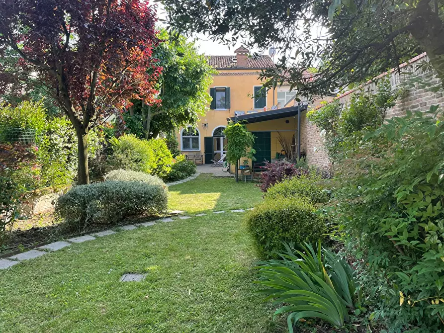 Immagine 1 di Casa indipendente in vendita  in VIA CISTERNA DEL FOLLO a Ferrara