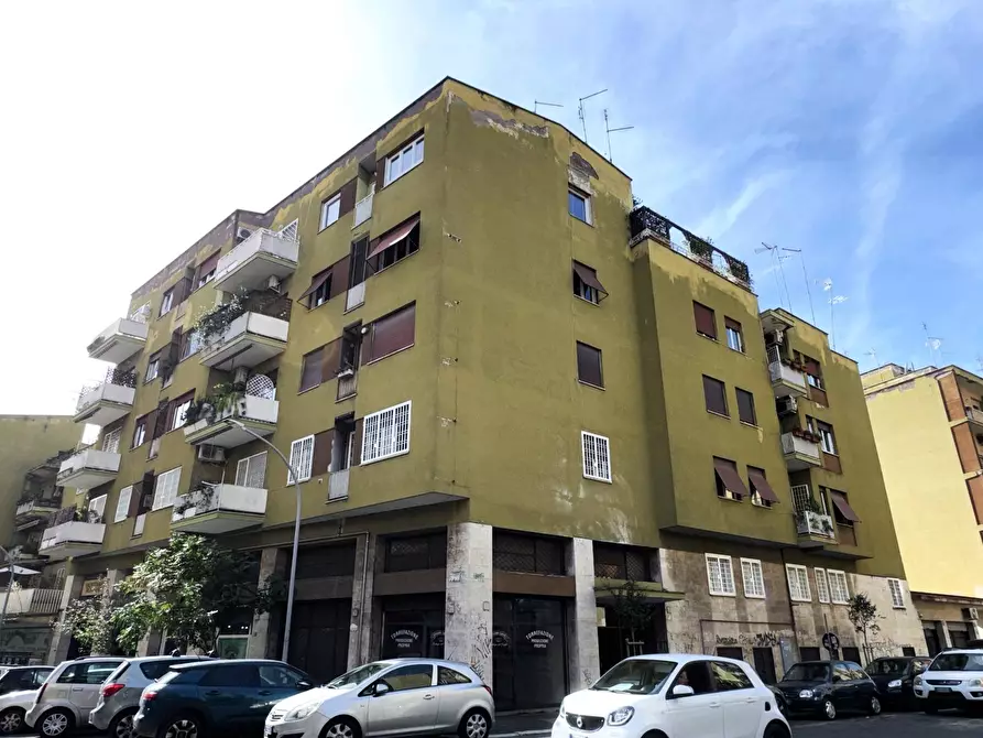 Immagine 21 di Locale commerciale in affitto  in Lidia a Roma