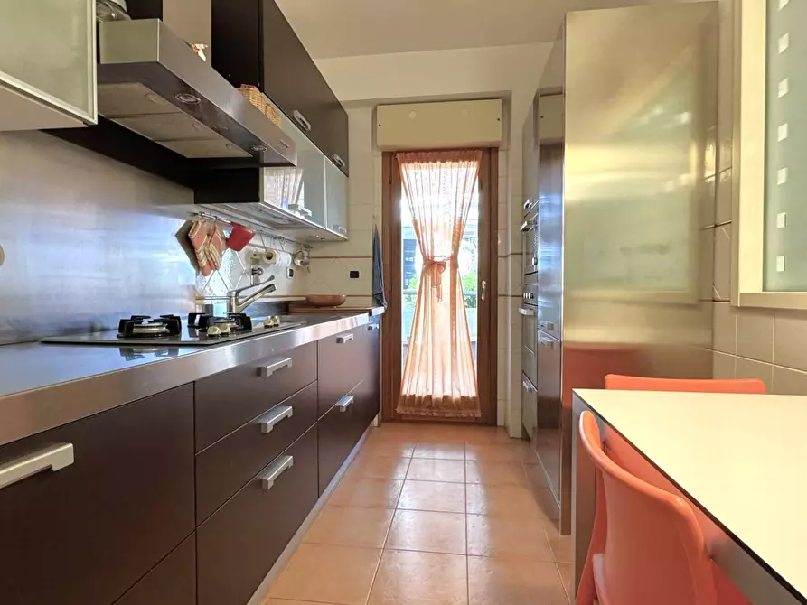 Immagine 20 di Appartamento in vendita  in Via Budapest a Roma