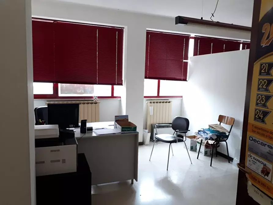 Immagine 3 di Ufficio in affitto  in Via C. Colombo a Teramo