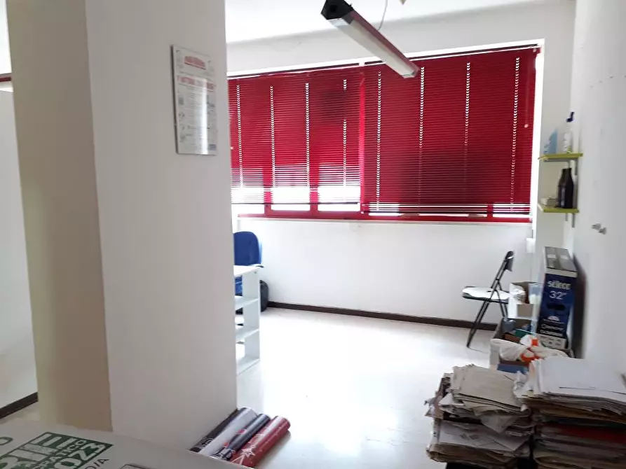 Immagine 4 di Ufficio in affitto  in Via C. Colombo a Teramo
