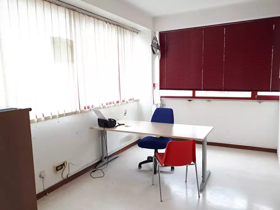 Immagine 6 di Ufficio in affitto  in Via C. Colombo a Teramo