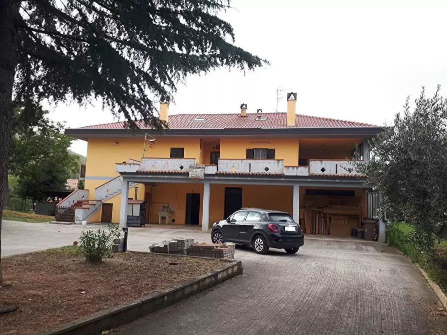 Immagine 2 di Casa indipendente in vendita  in Strada Provinciale 47 a Teramo