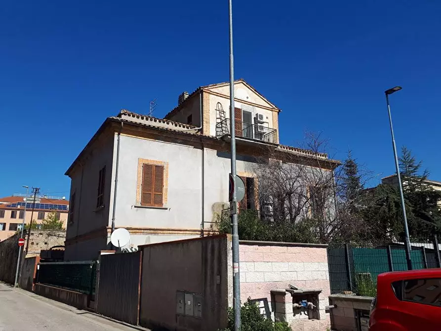 Immagine 1 di Casa indipendente in vendita  in Via Sabotino a Giulianova