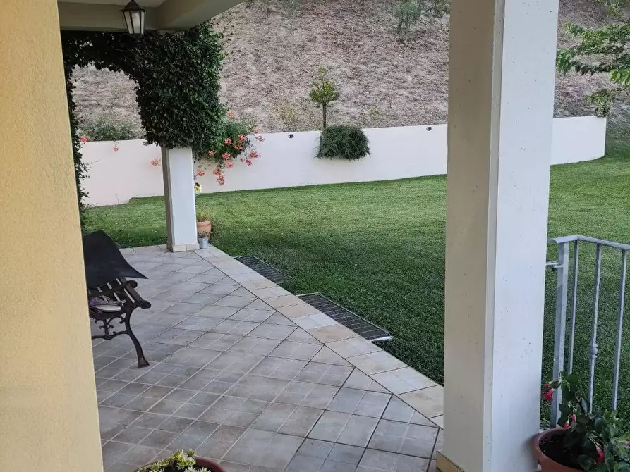 Immagine 6 di Villa in vendita  in Via A. Bafile a Teramo