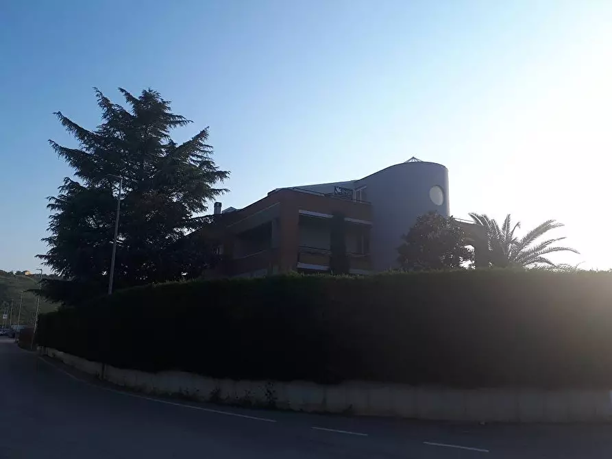 Immagine 3 di Locale commerciale in affitto  in Via C. Bruschelli a Teramo