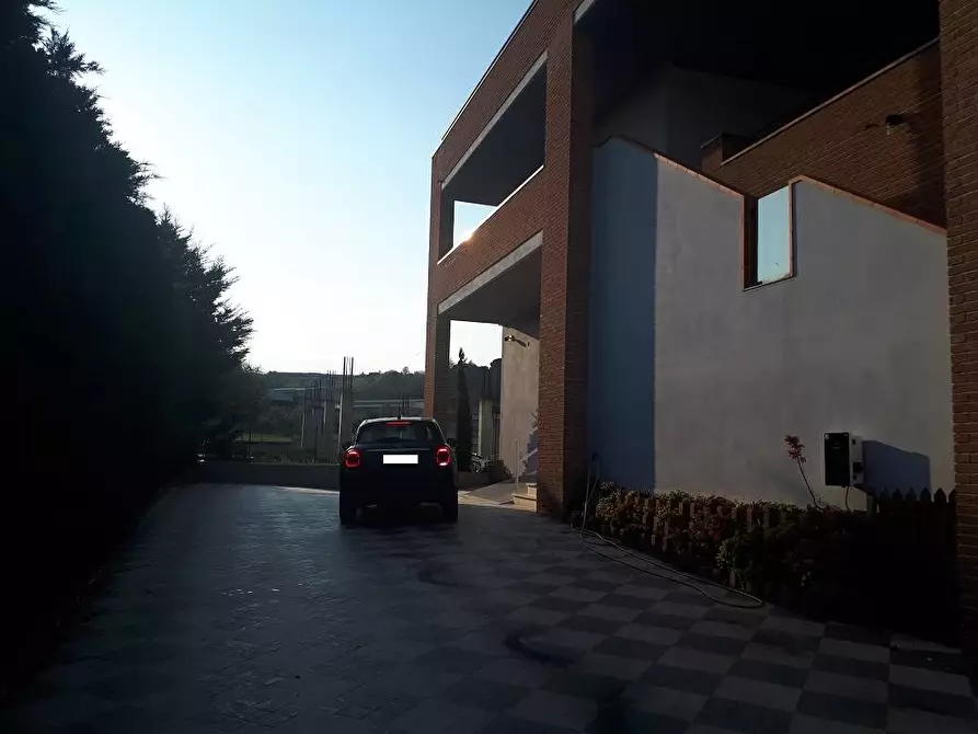 Immagine 4 di Locale commerciale in affitto  in Via C. Bruschelli a Teramo