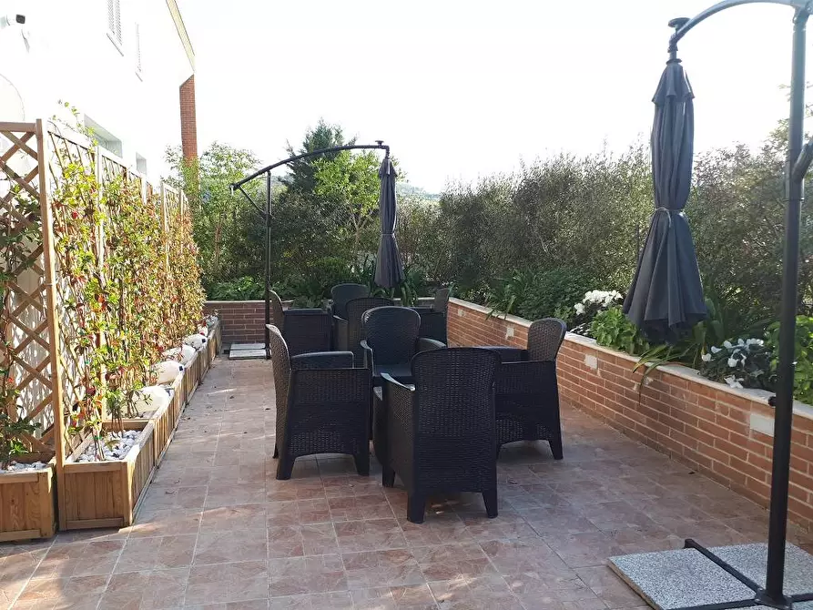 Immagine 13 di Locale commerciale in affitto  in Via C. Bruschelli a Teramo