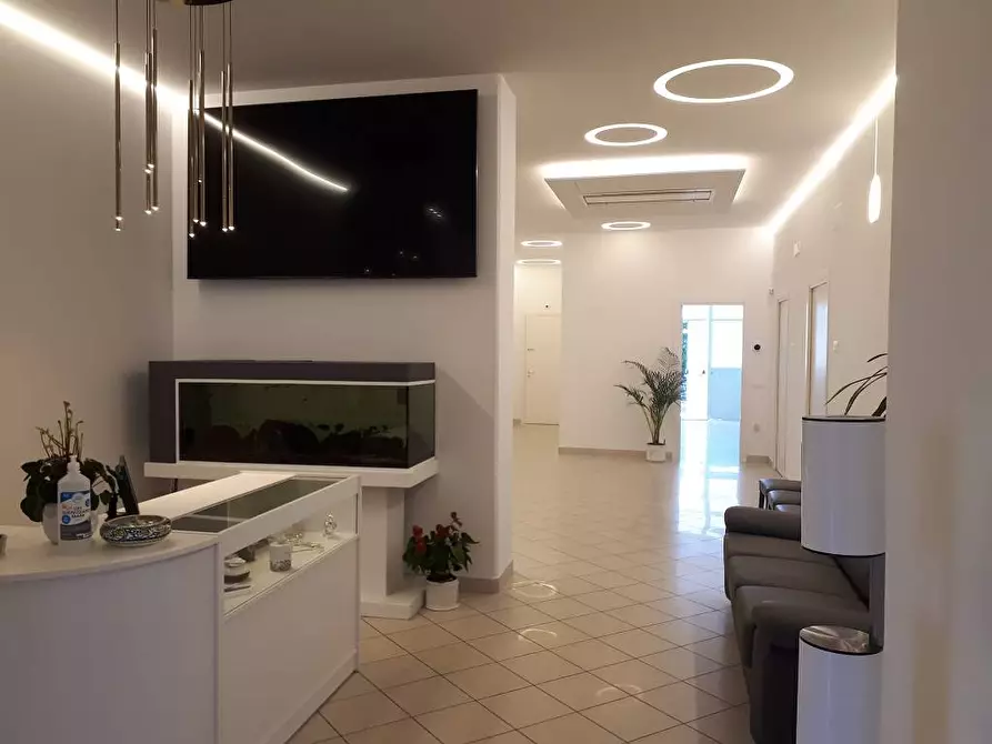 Immagine 17 di Locale commerciale in affitto  in Via C. Bruschelli a Teramo