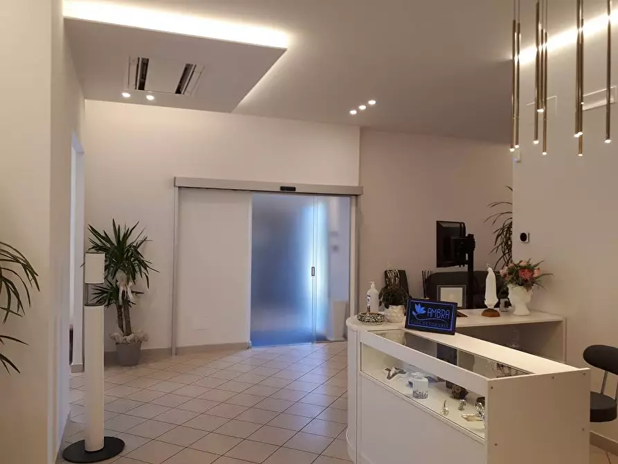 Immagine 18 di Locale commerciale in affitto  in Via C. Bruschelli a Teramo