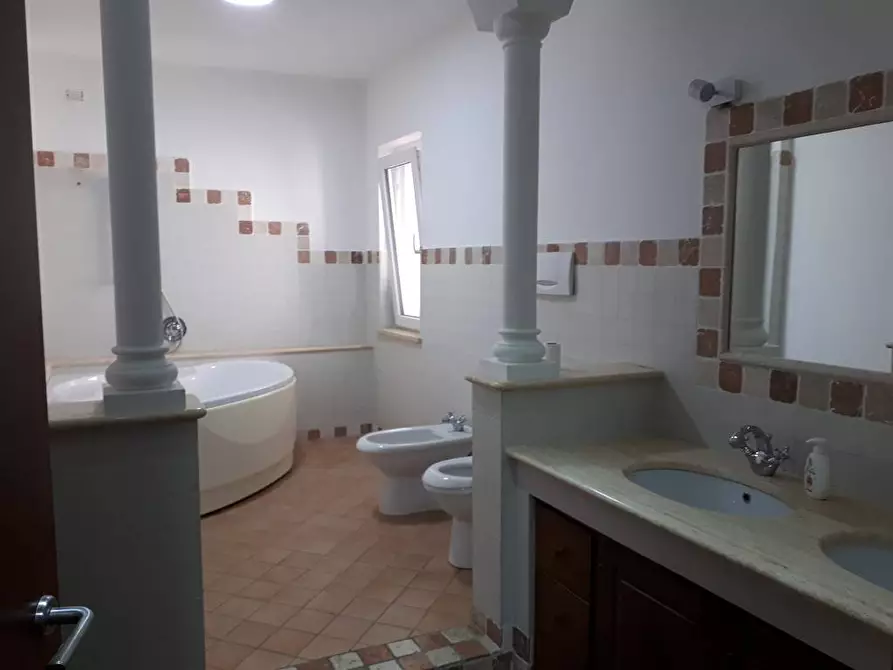 Immagine 28 di Locale commerciale in affitto  in Via C. Bruschelli a Teramo